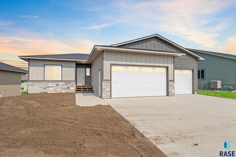 homes for sale 57068