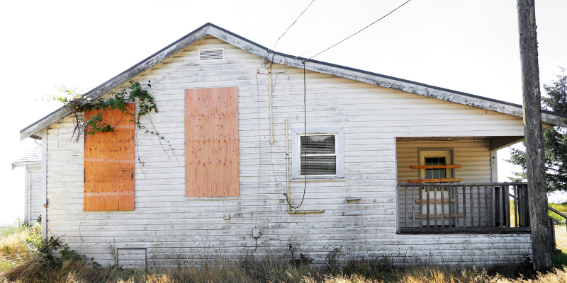 Sell house with squatters Agawam