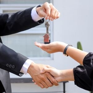 How Much Does Realtor Charge to Sell Your House Massachusetts