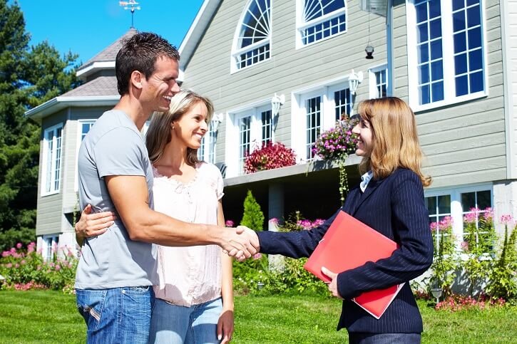 selling with a real estate agent