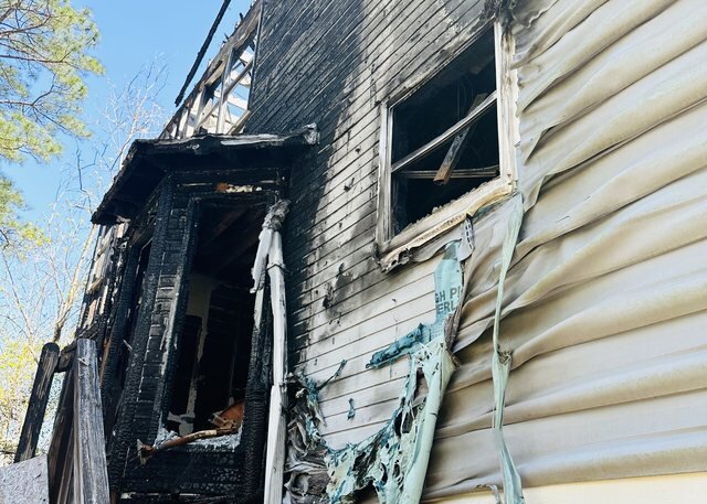 Burned house exterior, we buy fire damaged houses in Florida