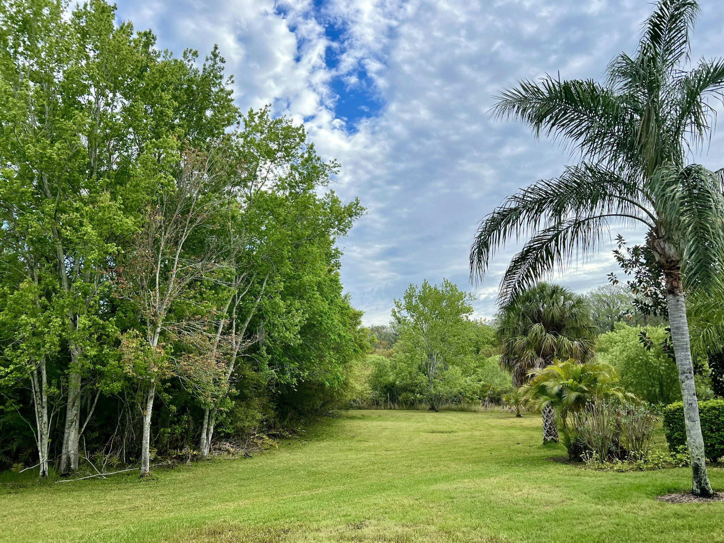 Yellow bungalow home in Melbourne, FL — sell your house fast for cash, no realtor, no fees
