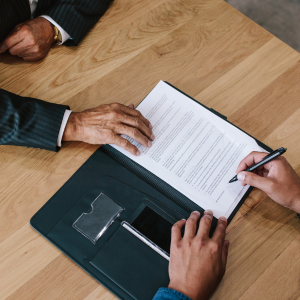 Can a Seller Legally Back Out of a Contract In Arizona