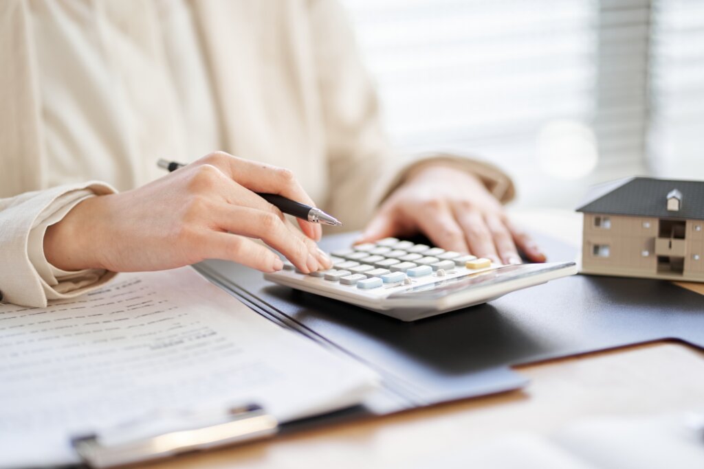What Taxes Do I Have to Pay When Selling My House in Illinois