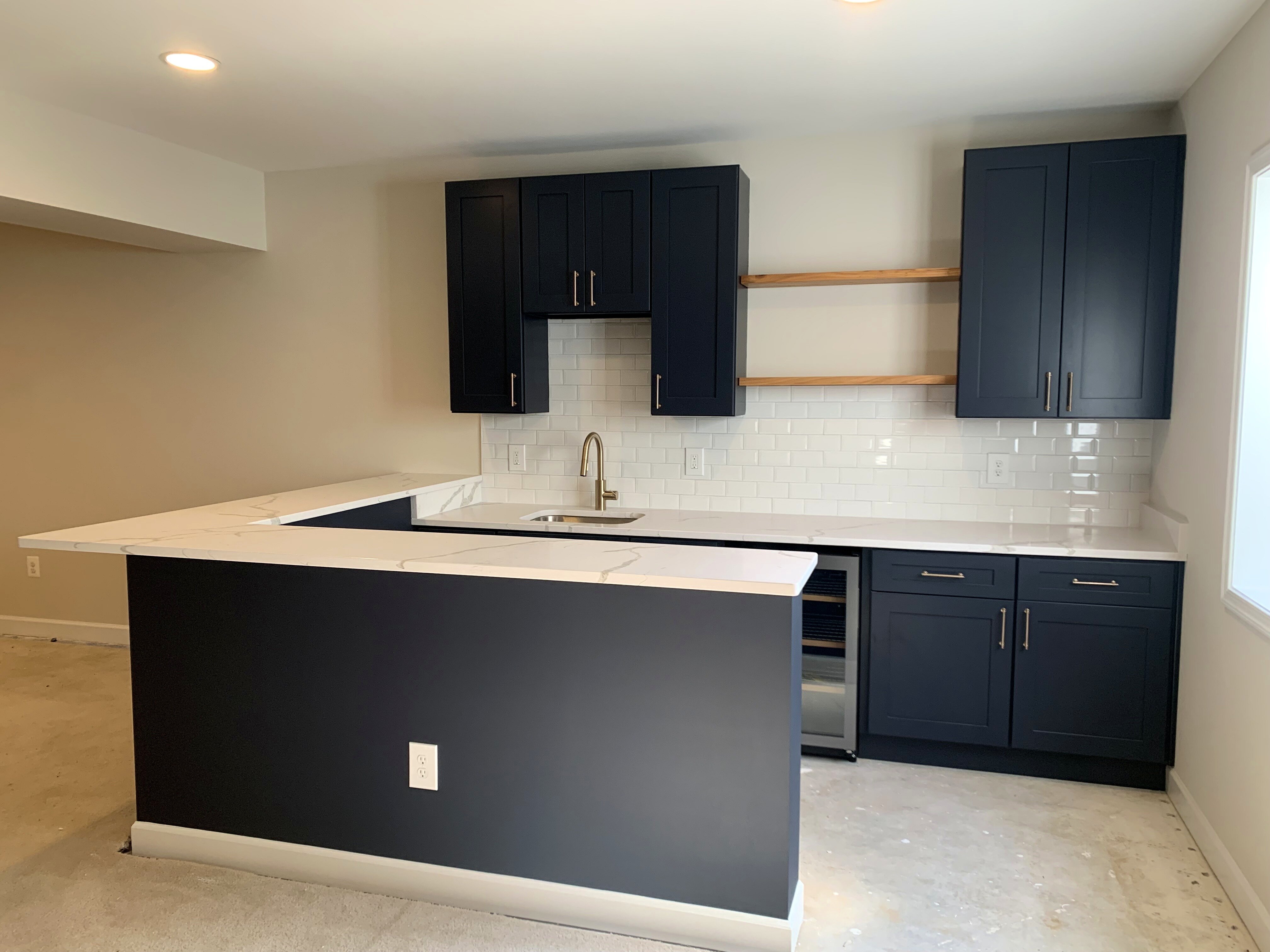 Arboretum Dr bar after