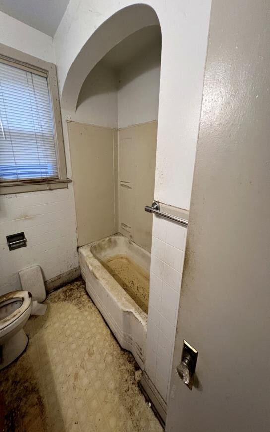 Before renovation – Bathroom in Hagerstown, MD - Salem Ave
