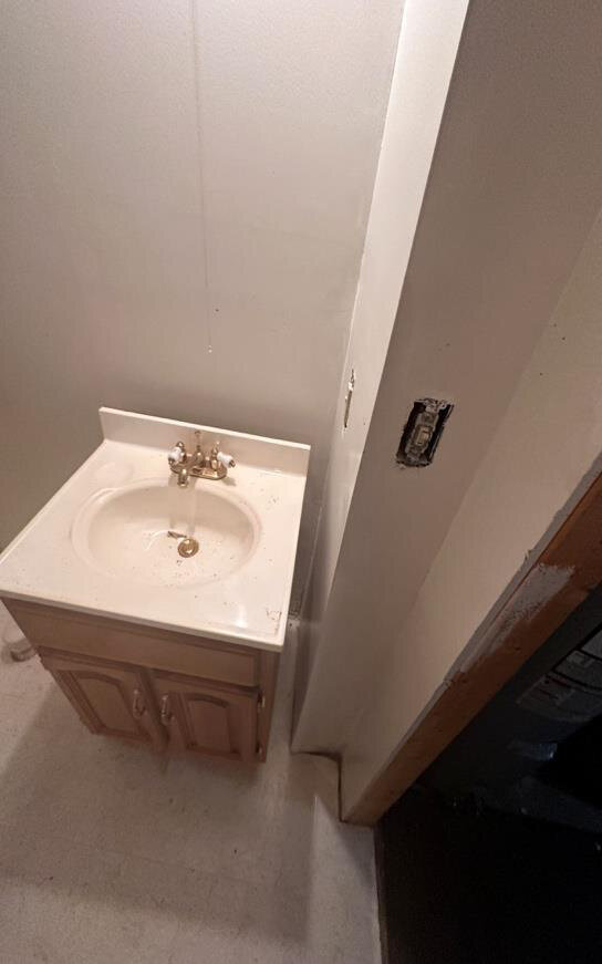 Before renovation – Bathroom in Woodbridge, VA - Colony Creek Ct