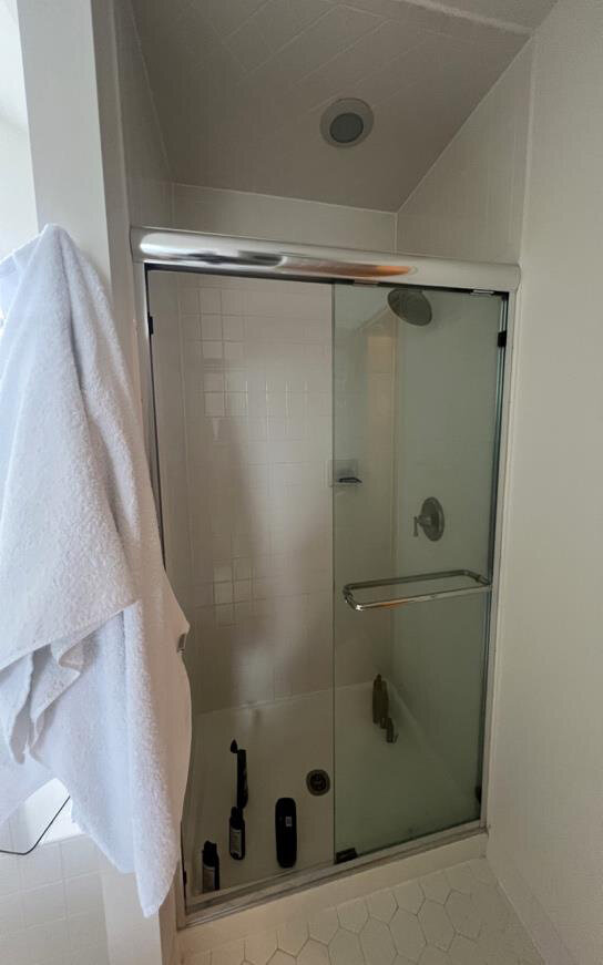 Before renovation – Bathroom in Herndon, VA - Kingstream Cir