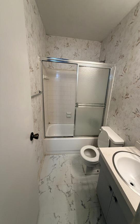 Before renovation – Bathroom in Reston, VA - Ledura Ct