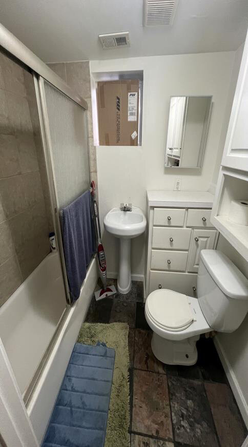 Before renovation – Bathroom in Washington, DC - 7th Street NW