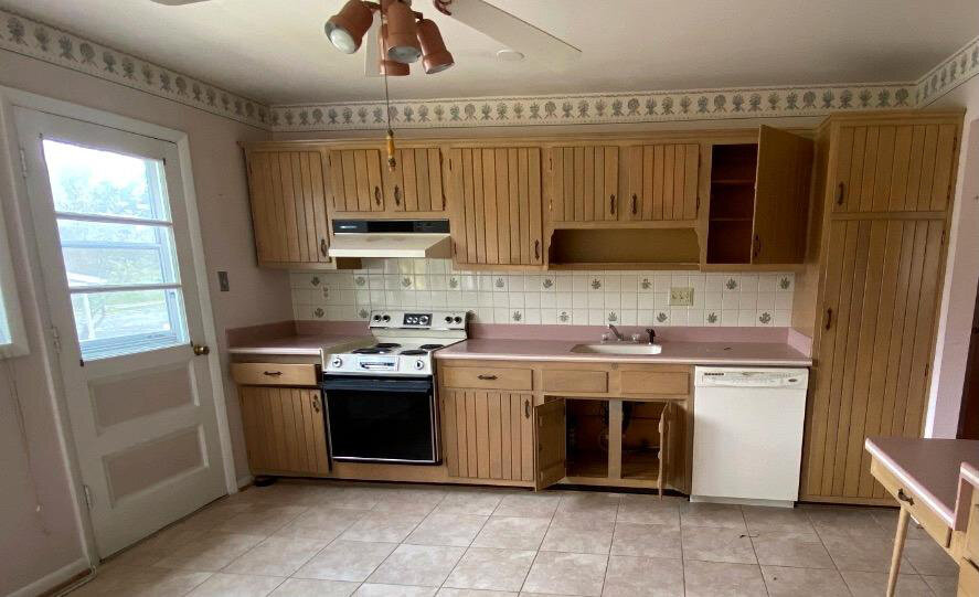Before renovation – Kitchen in Silver Spring, MD - Deerhurst Terrace