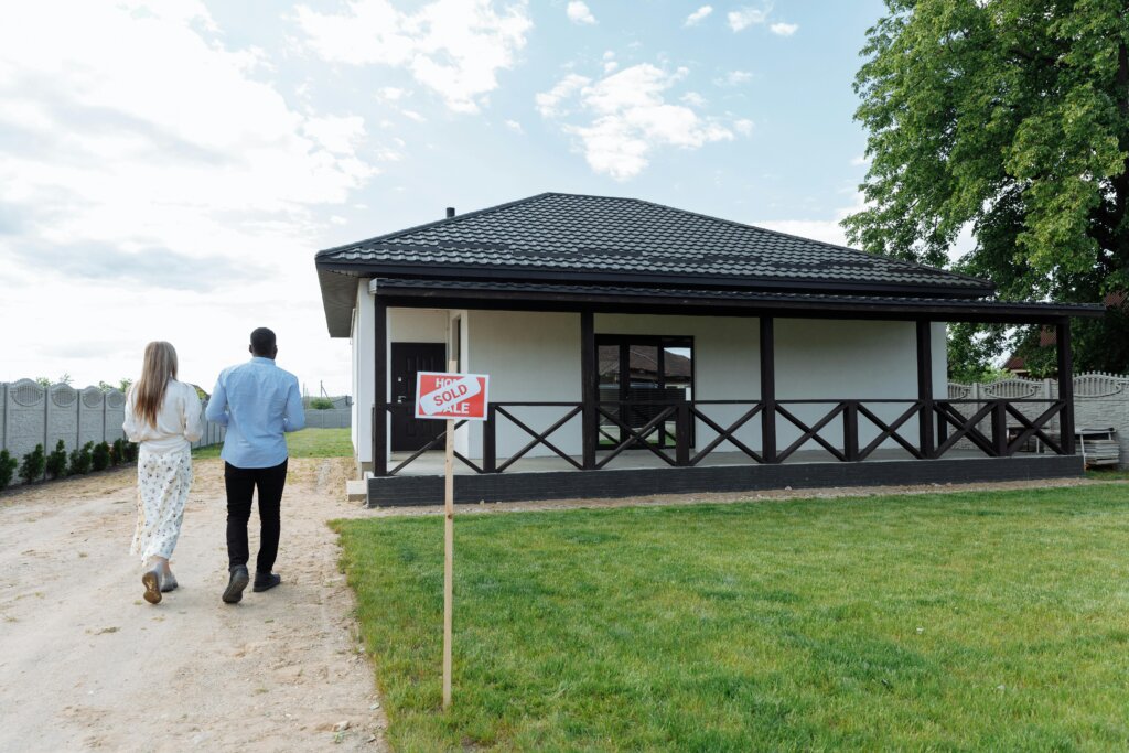 Voici 8 façons dont une vente directe simplifiera le processus de vente de maison
nous achetons votre maison comptant
acheteur de maison
vente rapide maison
vente maison
montreal reprise de finance
what is my house worth
house sell
house price
real estate montreal
cash house buyers
quick sale home
house buyer
i buy house