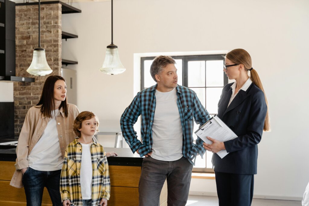 Voici comment savoir quand c'est le bon moment de vendre votre maison
nous achetons votre maison comptant
acheteur de maison
vente rapide maison
vente maison
montreal reprise de finance
what is my house worth
house sell
house price
real estate montreal
cash house buyers
quick sale home
house buyer
i buy house