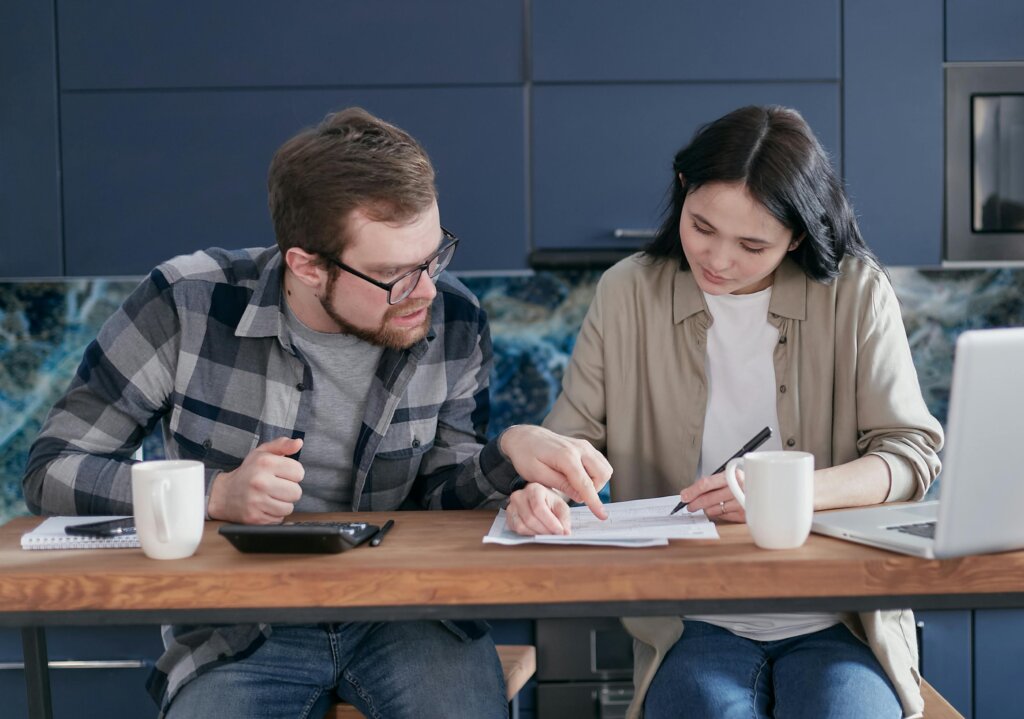 Quels sont les frais payés aux agents par rapport à ceux payés aux investisseurs ?
