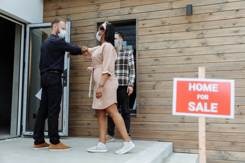 Quels sont les frais payés aux agents par rapport à ceux payés aux investisseurs ?