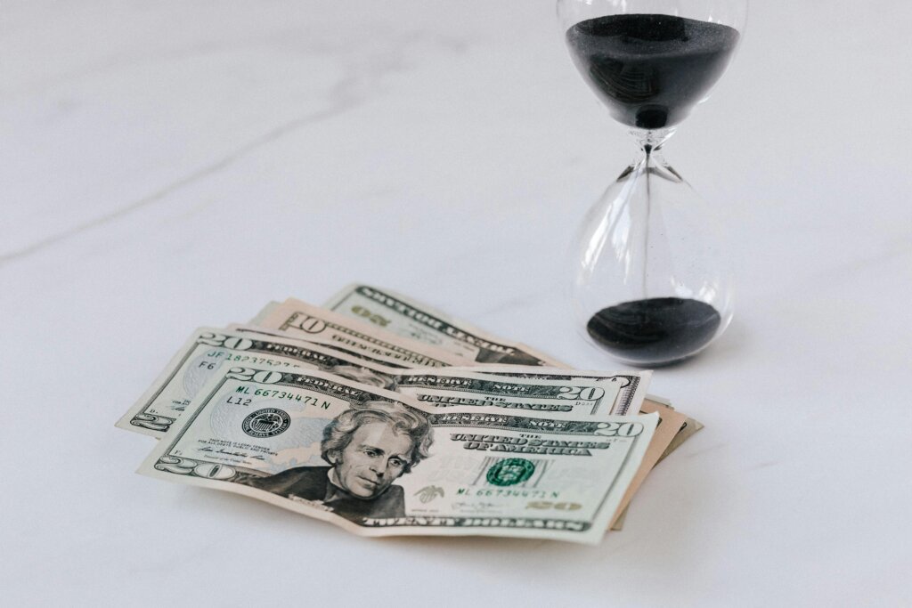 Combien de temps faut-il pour vendre ma maison avec un agent par rapport à un investisseur ?