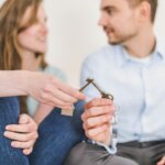 Comment savoir si vous devriez vendre votre maison à Boucherville avec un investisseur ou un courtier immobilier