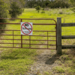 keep trespassers off land in florida