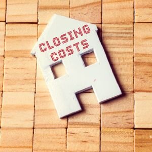 Who bears closing costs when selling a house In Wisconsin