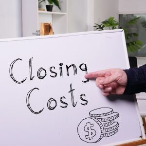 Who covers closing costs when selling a house In Wisconsin