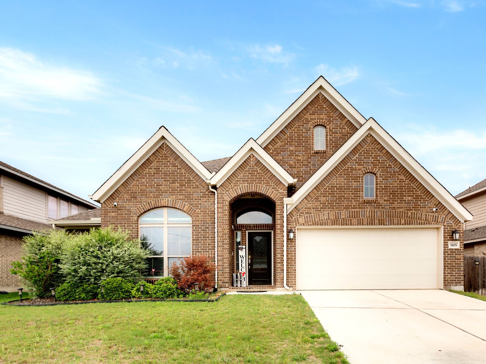 spacious and inviting 4 bed 3 bath home in Seguin