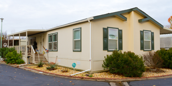Well-maintained mobile home in a park, ideal for those looking to sell a mobile home fast.