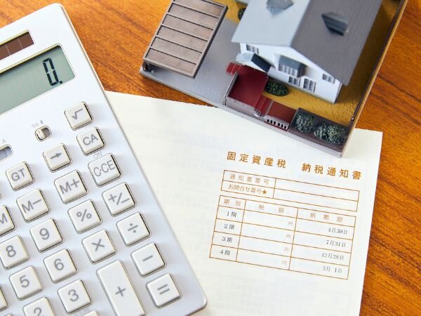 Who Pays Taxes When Selling a House in Connecticut