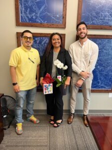 Cash home buyers celebrating a fast house sale in Texas with flowers and gift