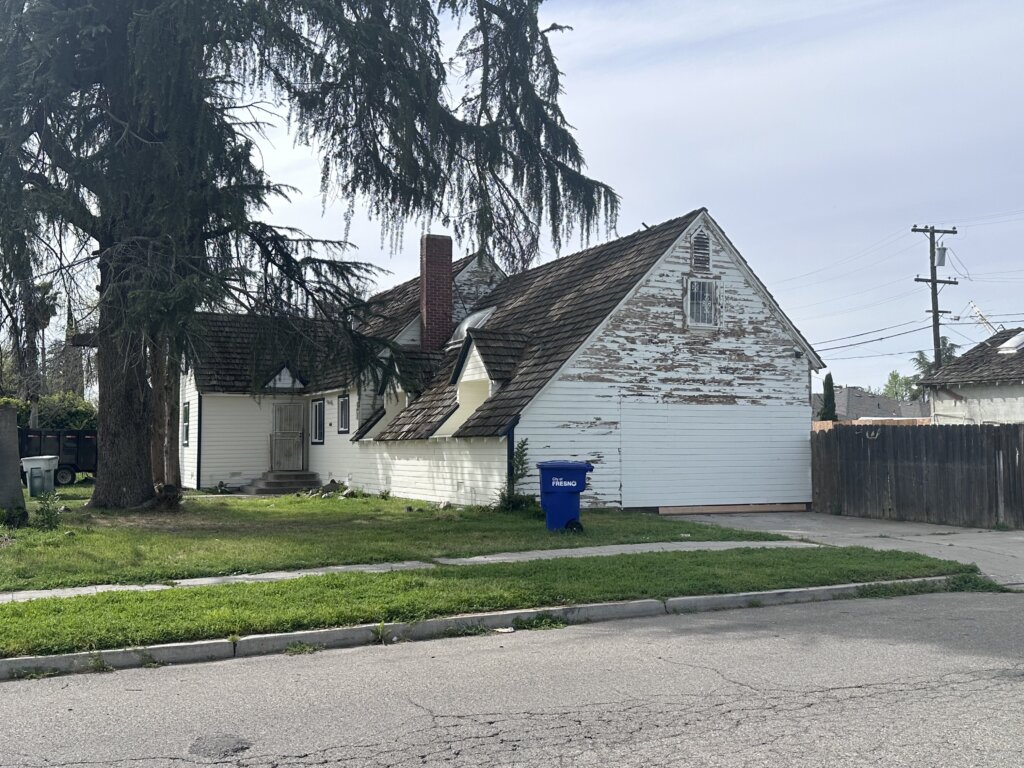 WE BUY HOUSES IN FRESNO