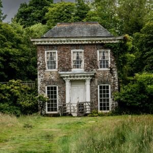 How Do You Sell a Condemned House in Maryland