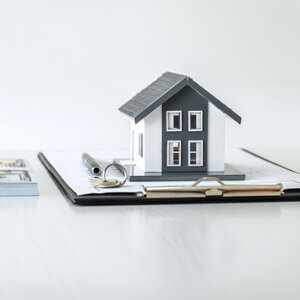 Selling house and still live in it