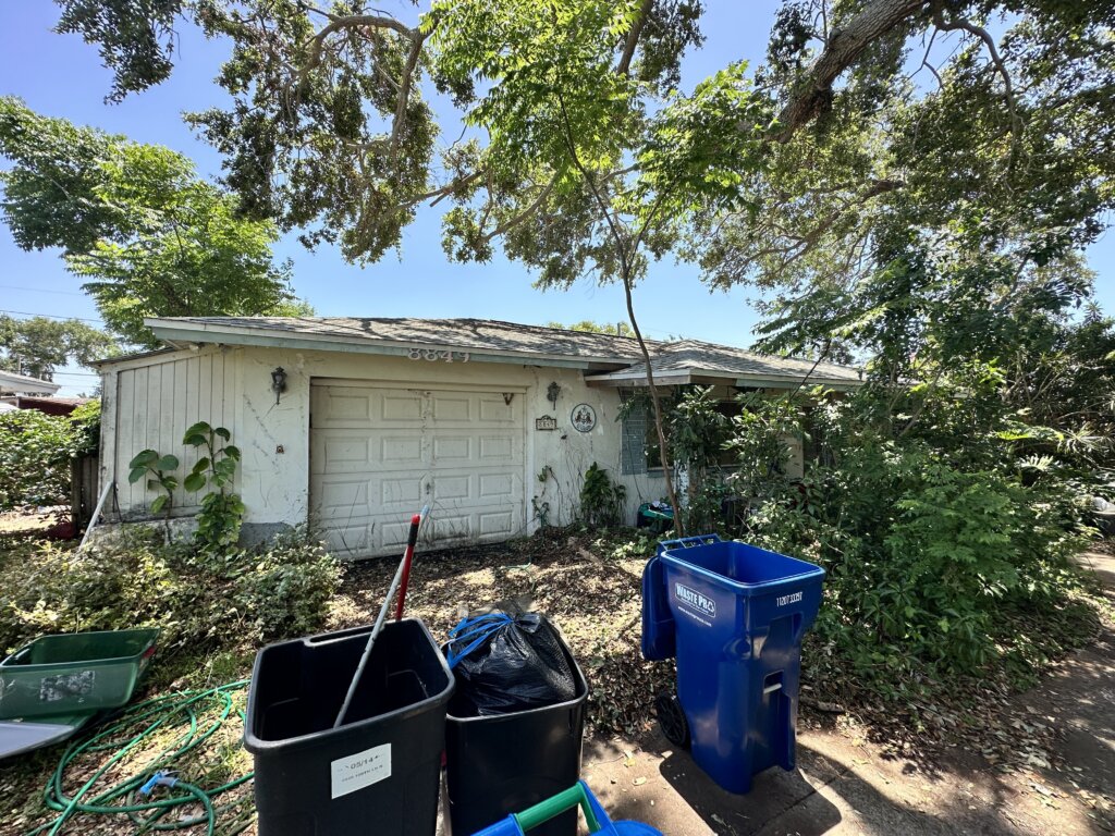 Saint Petersburg house sold with code violation liens