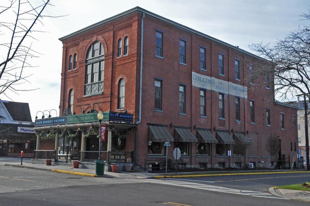 large-historical-building-in-merchantville