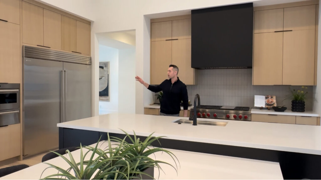 Patriot Flip walking real estate in Arizona. Helping homeowners Sell house cash Glendale