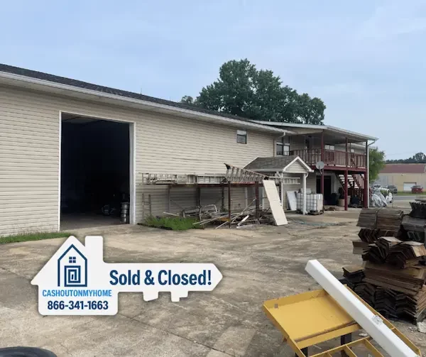 Multifamily building on the corner of Georgetown Road