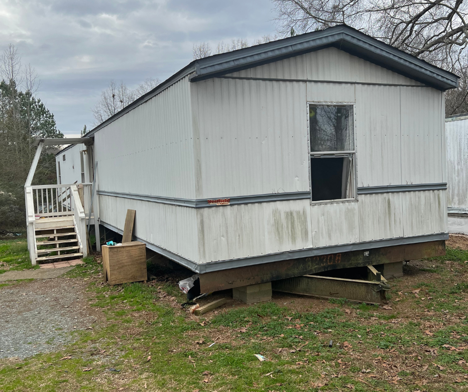 Mobile Home With Hitch. Getting ready to Move Mobile Home