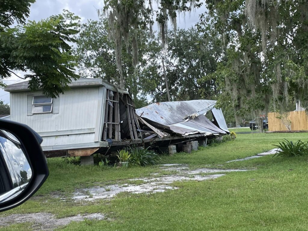 Hurricane damages wind zone II mobile home in South Carolina. Mobile Home Mover looks at damage.