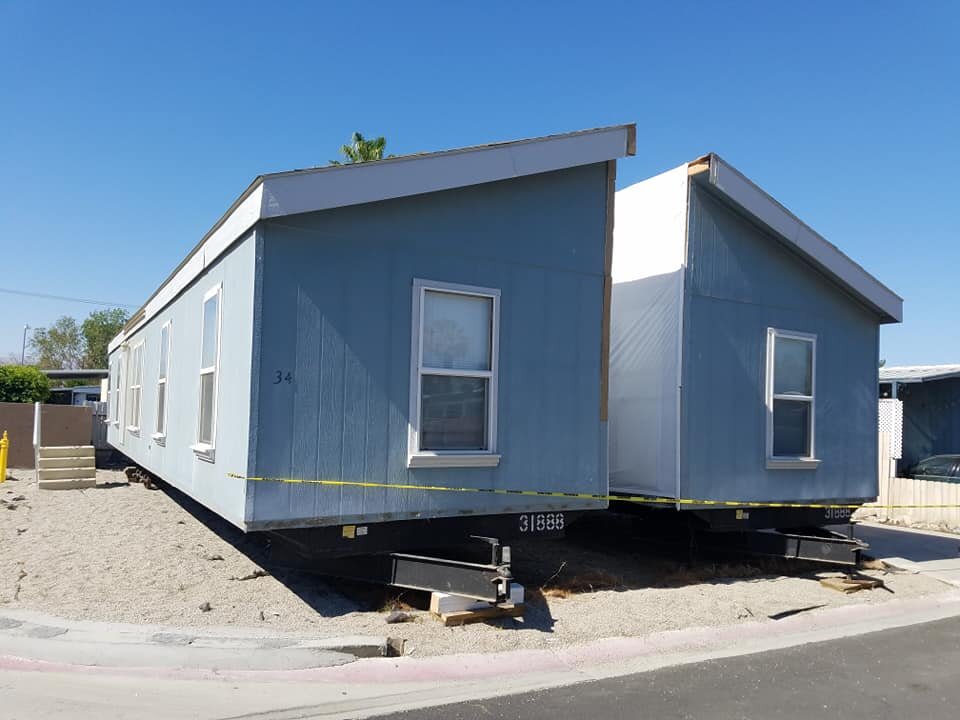 Wind Zone III Mobile Home is split and ready to be assembled in Florida.