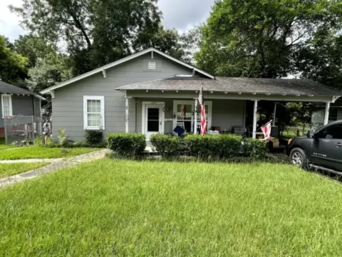 Front view of 1019 22nd St, Phenix City AL – 3 bed, 1 bath home with 1408 sq ft