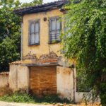 Sell a Distressed House Without Losing Money