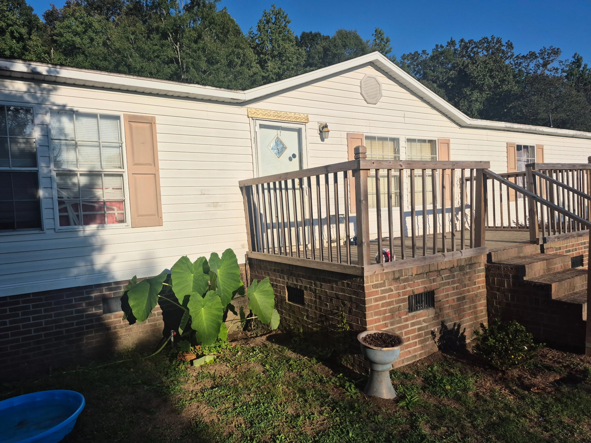 Older single-wide mobile home in Upstate South Carolina being evaluated by a local cash buyer from Table Rock Homebuyers.