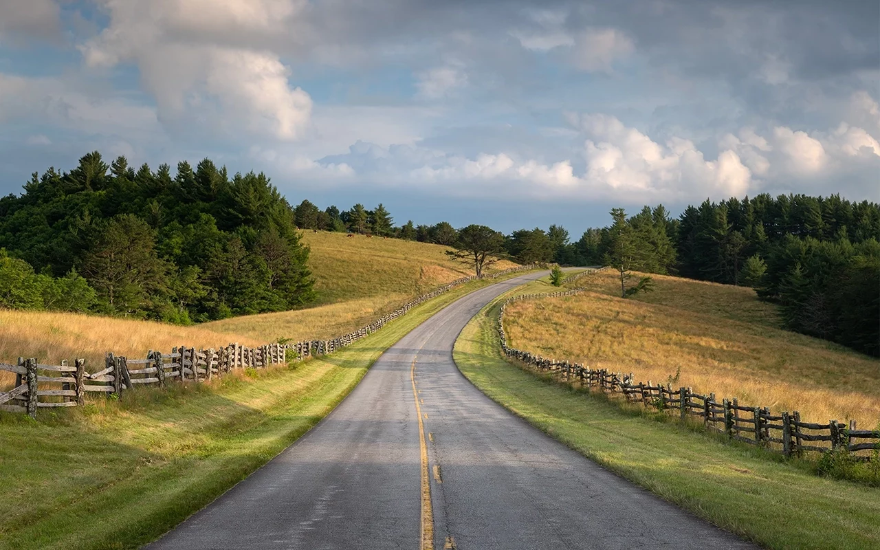 Local South Carolina mobile home sellers view of the road to move after selling their mobile home for cash to Table Rock Homebuyers.