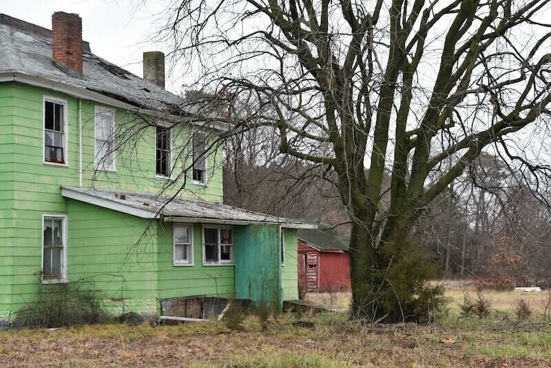 We buy houses with squatters. We buy houses with bad tenants.