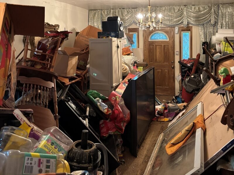 Cash Offer Man bought this hoarder house in St. Louis for cash AS-IS. Sell you house fast.