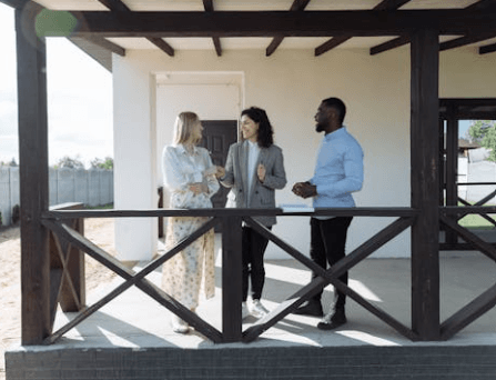 who owns fence between property