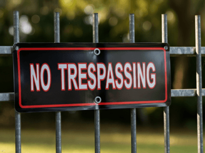 rules for posting no trespassing sign