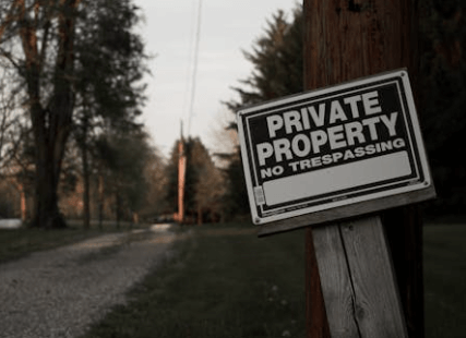rules for posting no trespassing signs