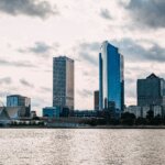 Milwaukee skyline with modern buildings and the Milwaukee Art Museum by the waterfront.