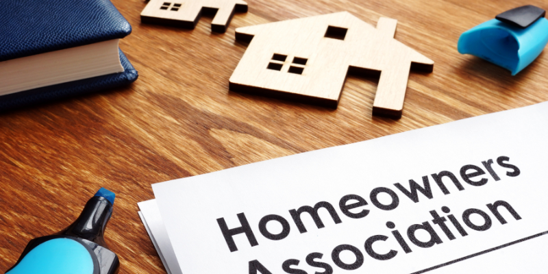 Who is Responsible for Hoa Fees at Closing [market_city]