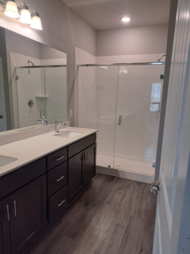 Organic modern bathroom design